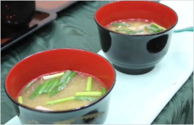 学士鍋でふるまわれる豚汁